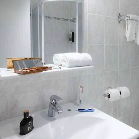 Western Au Grand Saint Jean 4* Μπον