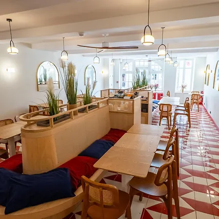 Western Au Grand Saint Jean Beaune (Cote d'Or)