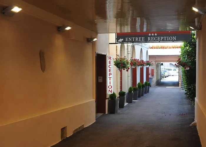 Western Au Grand Saint Jean Hotell 4*