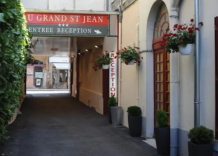 Отель Western Au Grand Saint Jean Бон